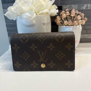 Louis Vuitton Wallet - authentic